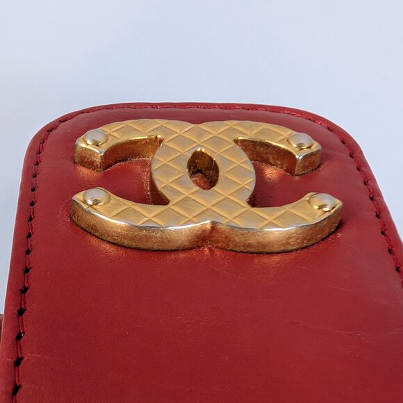 Chanel Red Chevron “Metiers d’Art Paris-Cosmopolite" Small Bag - Picture 10 of 16
